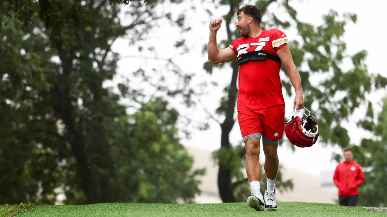 Chiefs News: Travis Kelce Needs Just 141 Receiving Yards to Break Antonio Brown’s All-Time Record