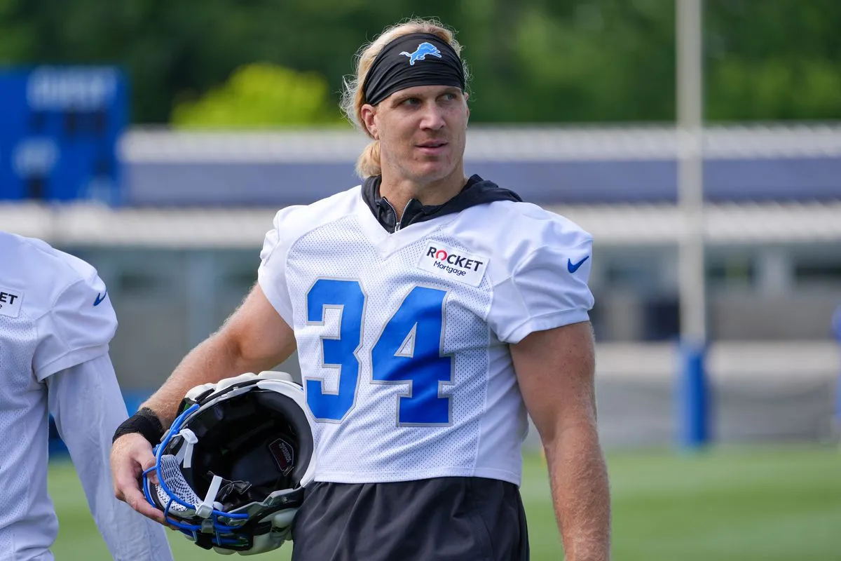 Alex Anzalone stokes contract squabble fire with new social media activity