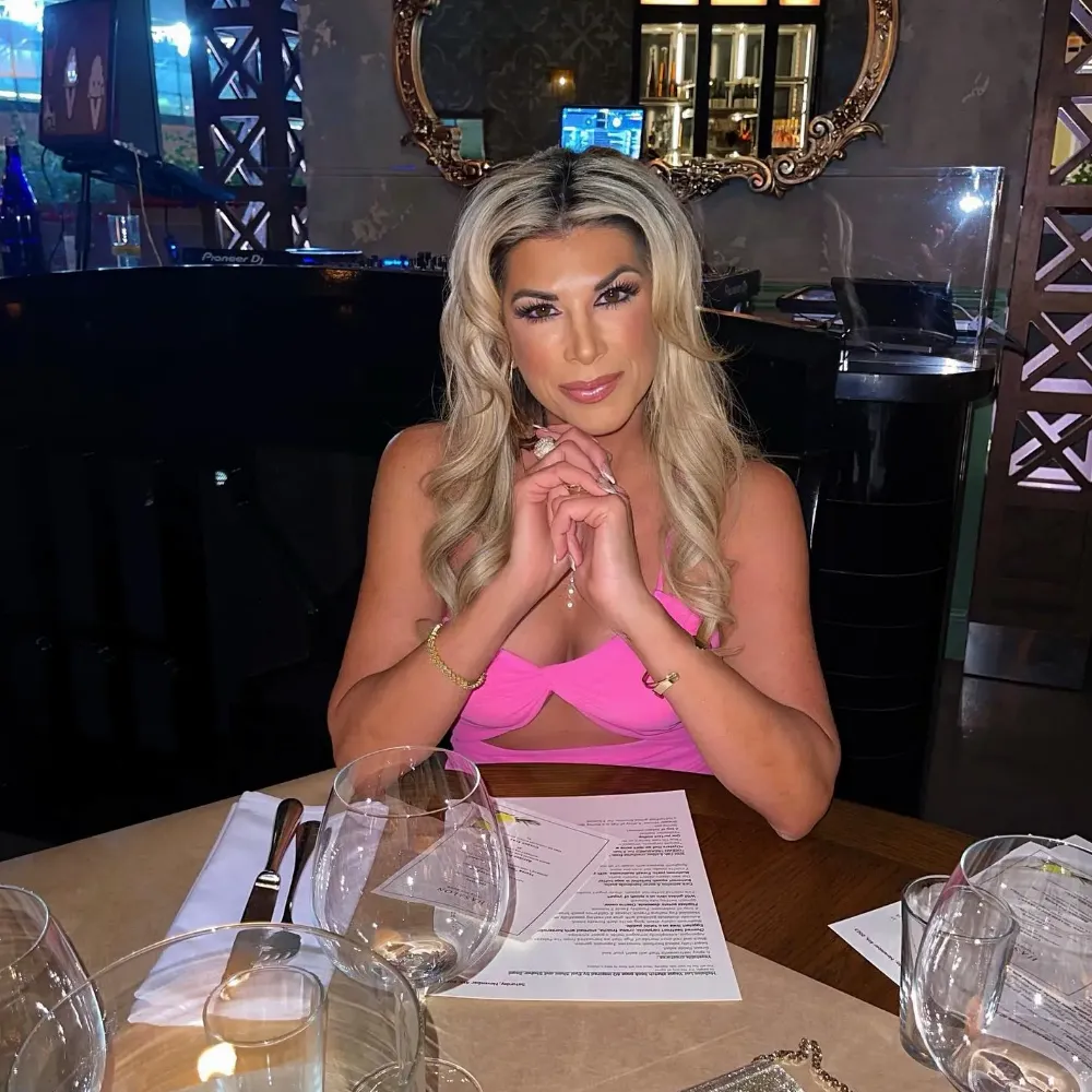 Alexis Bellino shatters the Bravo silence as she CONFIRMS explosive RHOC return and vows to settle old scores in brutal warning that’s already left the cast blindsided and the rivalry with Shannon Beador ready to explode - suong