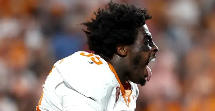 Chiefs Sign Second-Round Draft Pick to Rookie Contract: Report