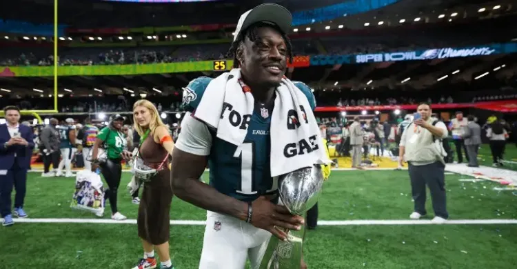 A.J. Brown’s Ecstatic Reaction to Receiving Eagles’ Super Bowl Ring Catches Attention