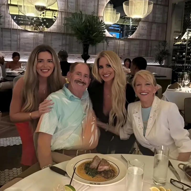 Kim Zolciak Reunites With Her Parents After Years ngocc