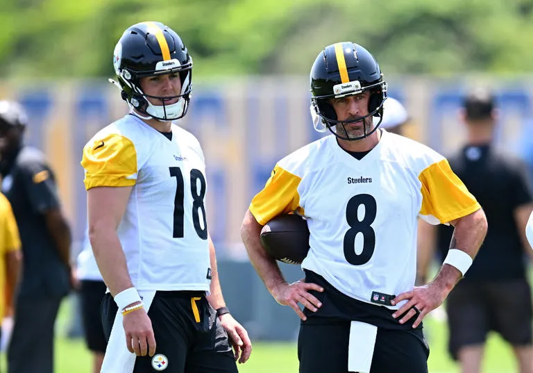 Steelers gamble on Aaron Rodgers as fans debate a risky one-year rental with playoff hopes on the line