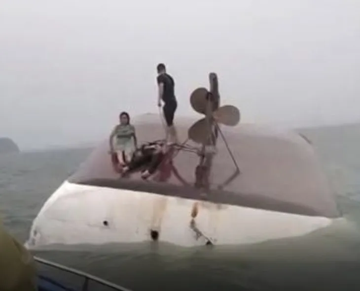 Tourist boat capsizes in Vietnam’s Ha Long Bay, leaving dozens dead
