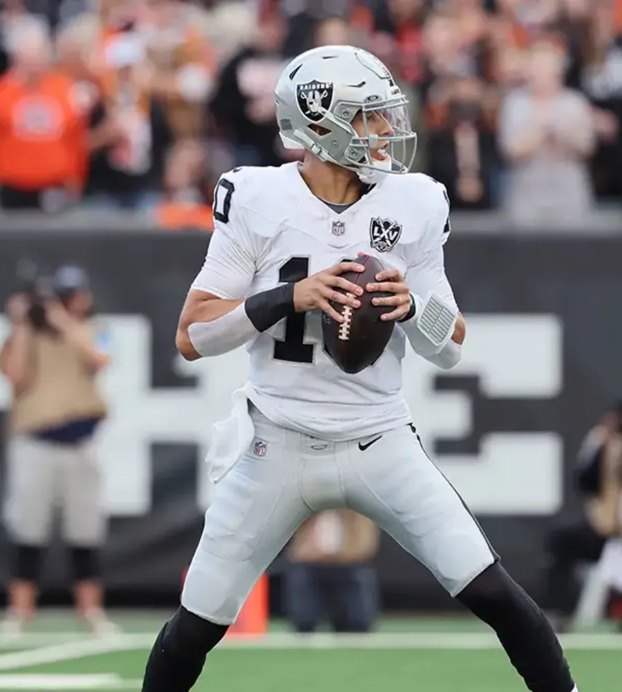 Ex-Raiders QB Signs With Playoff Contender After Prolonged Free Agency
