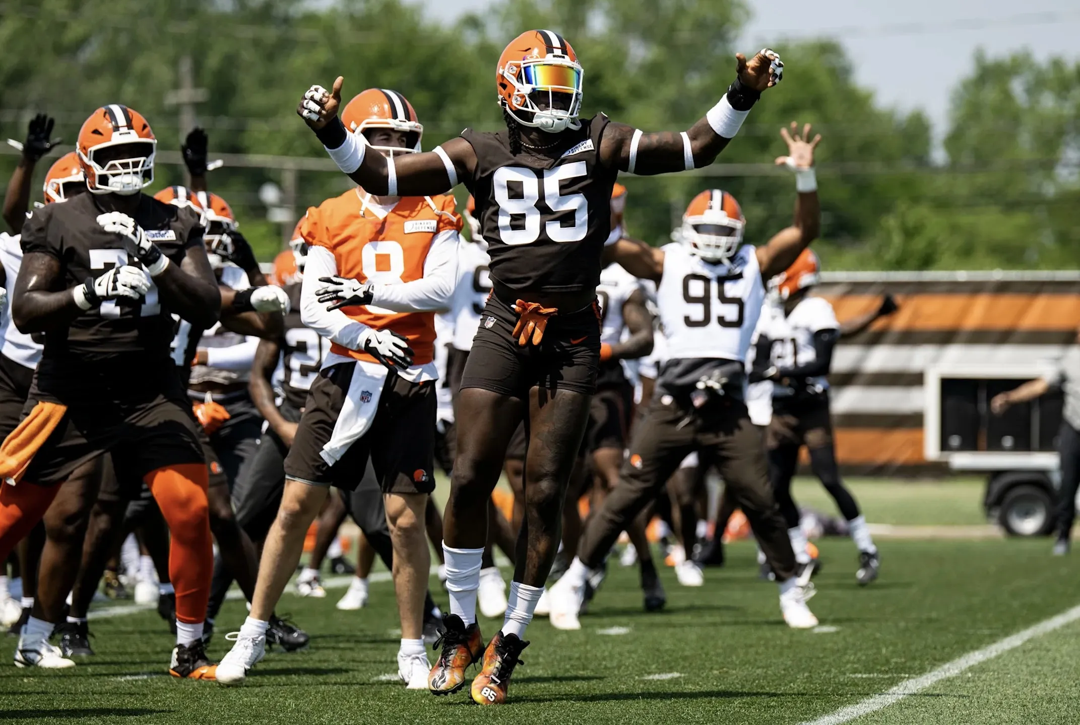 Browns’ David Njoku faces uncertain future as trade whispers grow amidst team’s rebuilding strategy