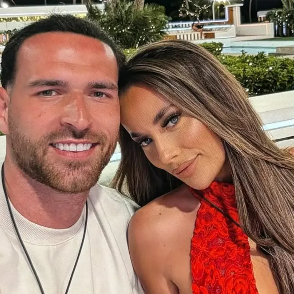 ‘I mean… he has been’ — Love Island’s Harriett Blackmore sparks fresh drama as she hints Ronnie Vint is secretly sliding into her DMs after latest split… and fans are convinced their toxic on-off saga isn’t over yet - suong