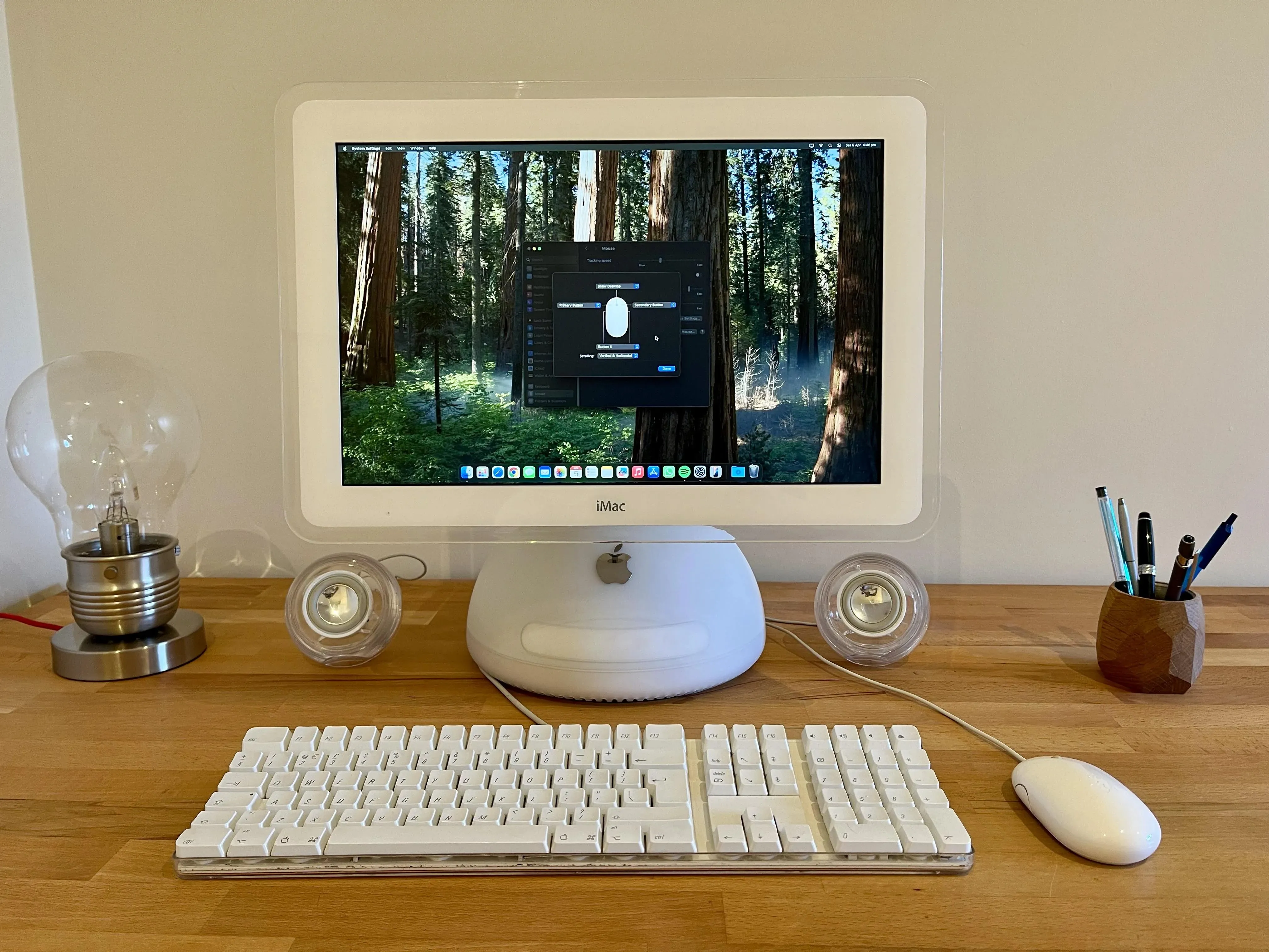 iMac G4: A Revolutionary All-in-One Desktop That Changed Apple’s Design Game
