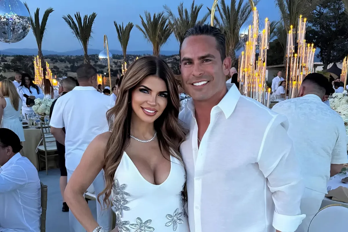 Louie Ruelas Steps Out to Support Teresa Giudice as She Ends a Career Chapter-quang