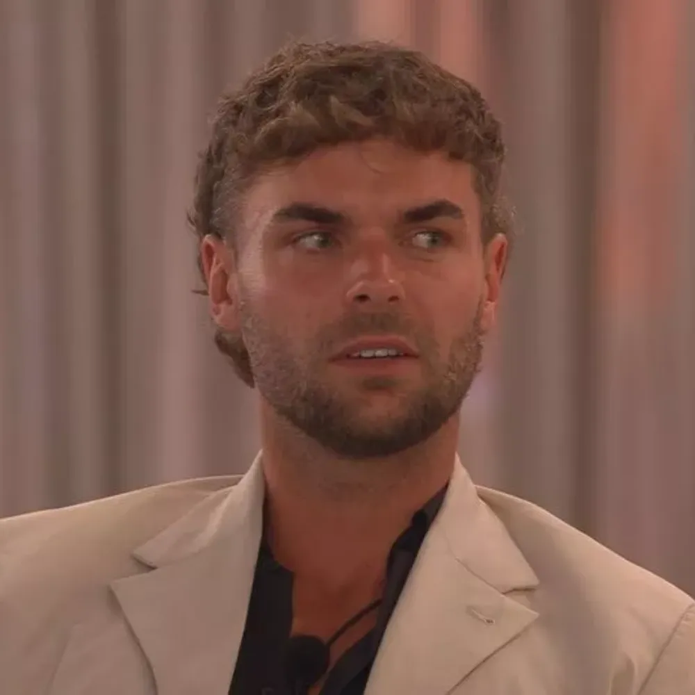 ‘If it was week 3, I’d have been in trouble…’ — Love Island fans claim they’ve ‘worked out’ the real reason Harry shut down his romance with Angel just days before the final — and it’s not about Helena - suong