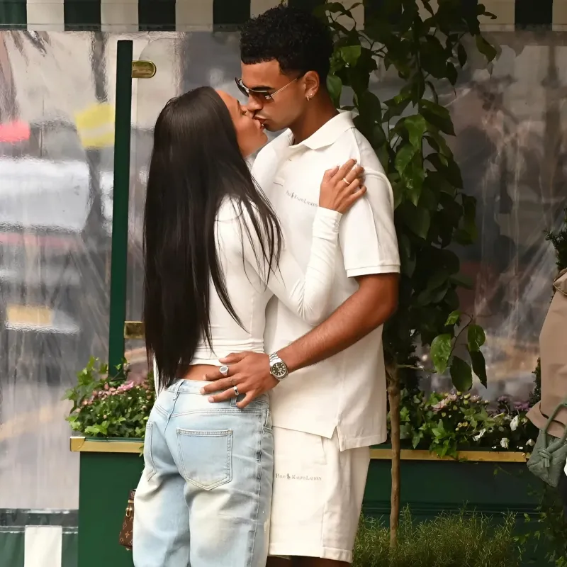 Love Island quitter Harrison can’t keep his hands off Lauren as they’re spotted snogging in the street after villa exit ngocc
