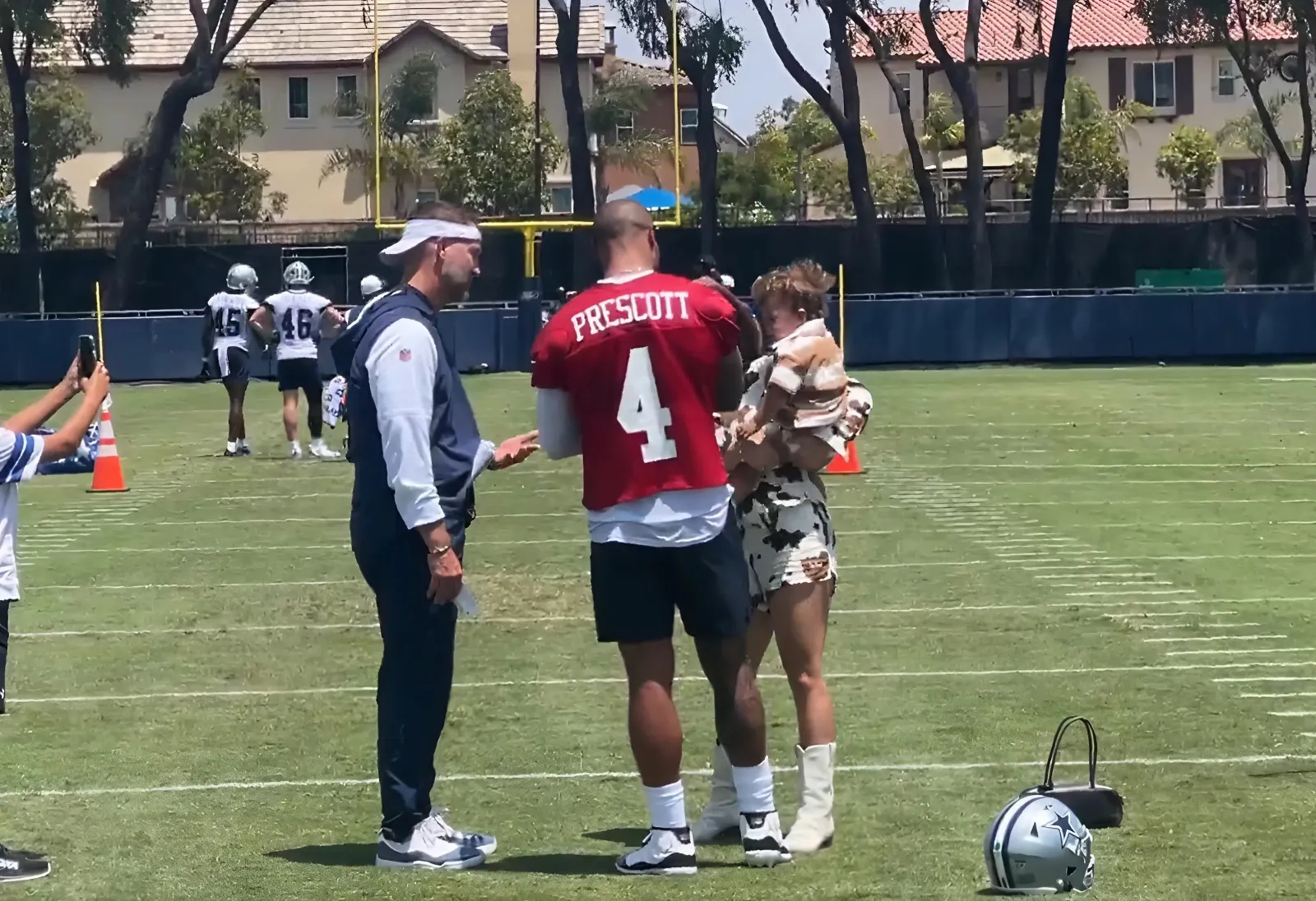 Brian Schottenheimer bonds with Dak Prescott, fiancée & daughters after training camp