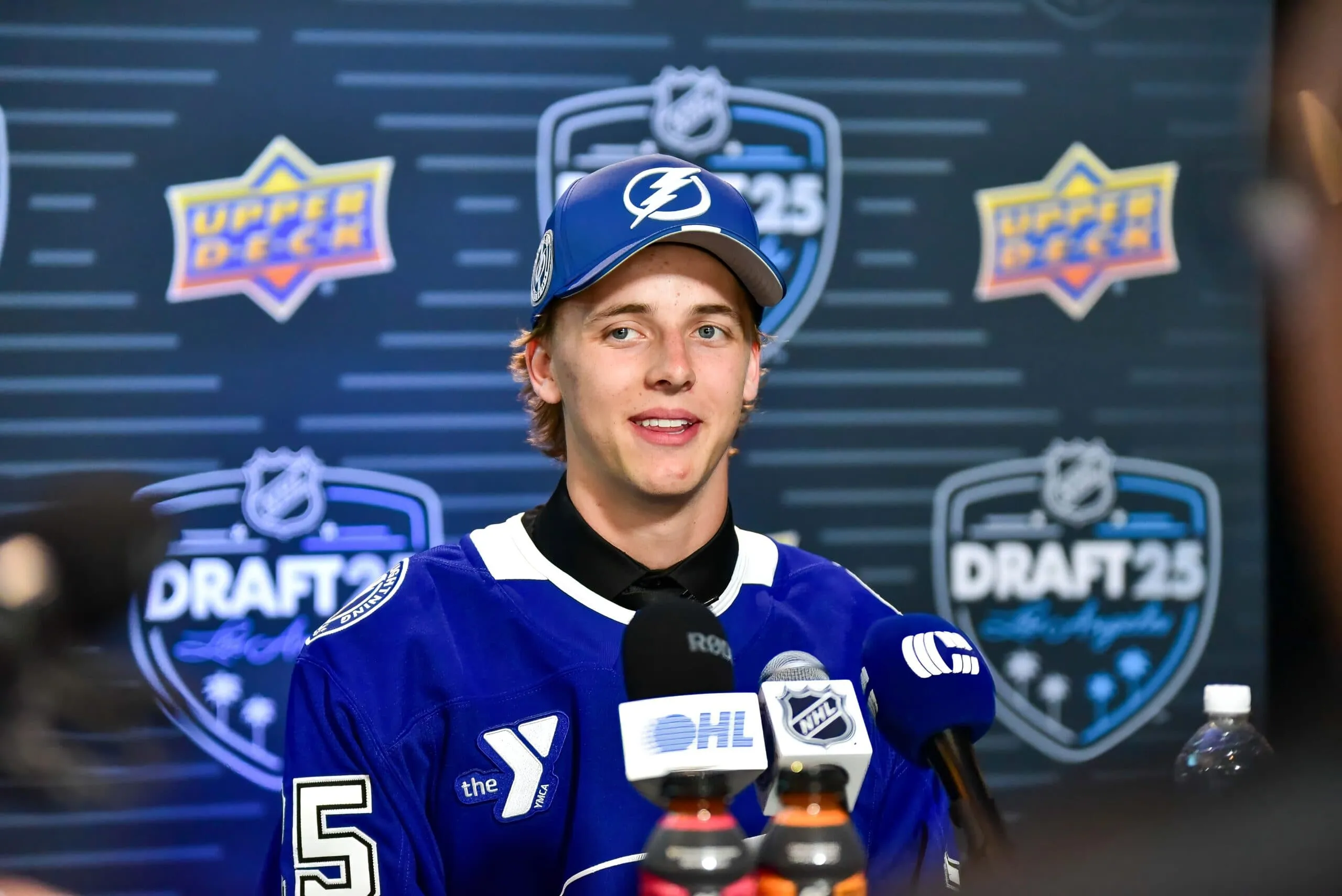 Lightning Sign 2025 Draft Pick Ethan Czata to Entry-Level Deal