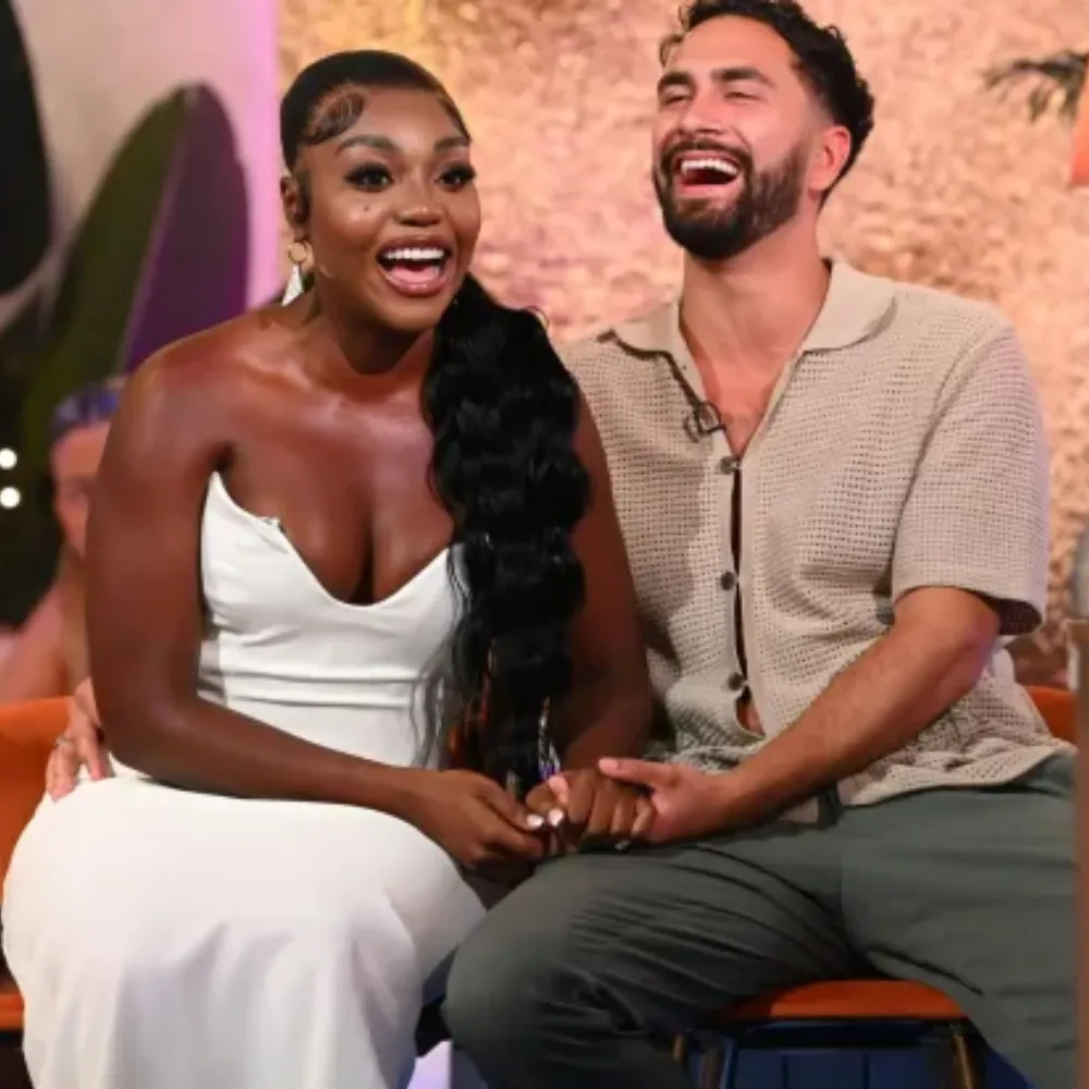 ‘2 worlds, 2 foodies, 1 recipe…’ — Love Island star sparks romance rumours just weeks after shock split from villa girlfriend as he's spotted getting cosy with a Netflix reality star during late-night cooking session in London - suong