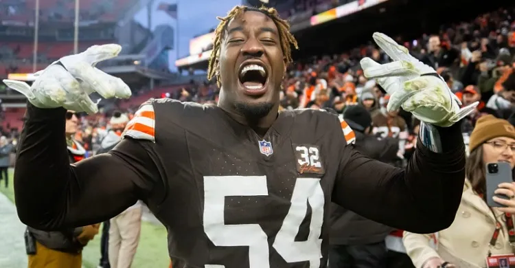 Eagles sign DE Ogbo Okoronkwo