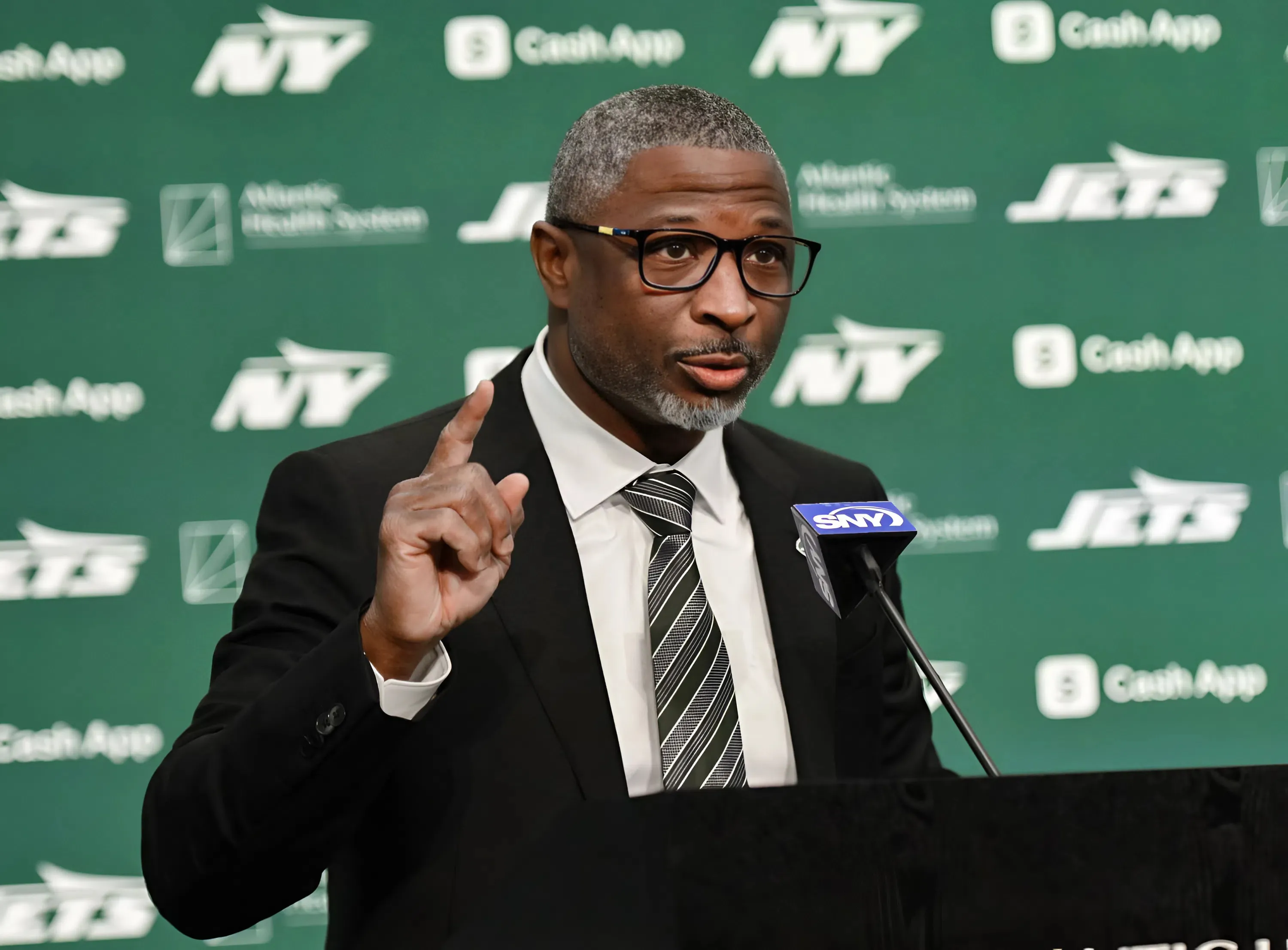 Aaron Glenn Sets Clear Tone for Jets’ Training Camp With Message