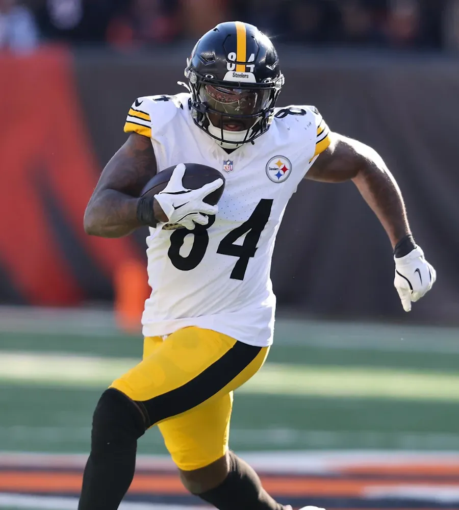 Pittsburgh Camp Curtain-Raiser Hits Turbulence: Patterson & Smith Tagged Day‑to‑Day—Rodgers Bros Guard Room at Risk!