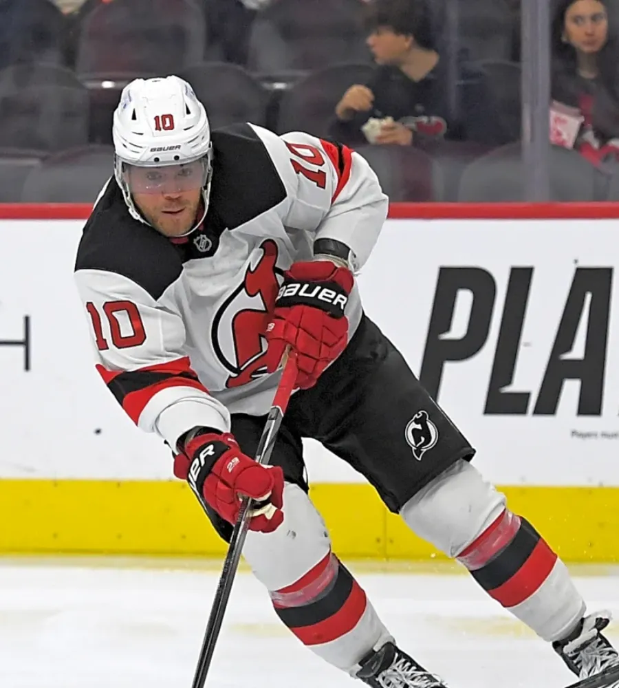 Former Vancouver Canucks Forward Leaves the NHL to Sign Overseas