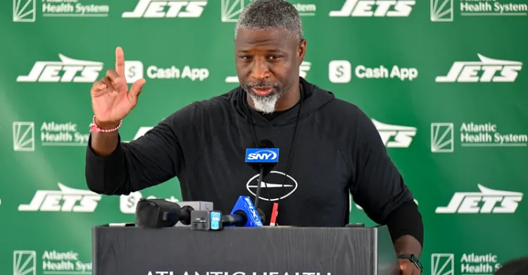 Aaron Glenn sends message to NY Jets fans: ‘Praying’