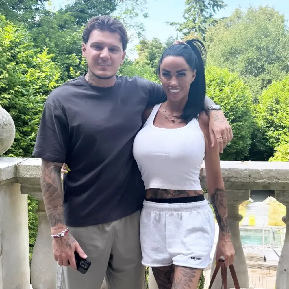 “She’s not done with him yet” – Katie Price breaks her silence on JJ split rumours with defiant post after insiders claimed he’d packed his bags and walked out, as she shares behind-the-scenes snap showing him by her side - suong
