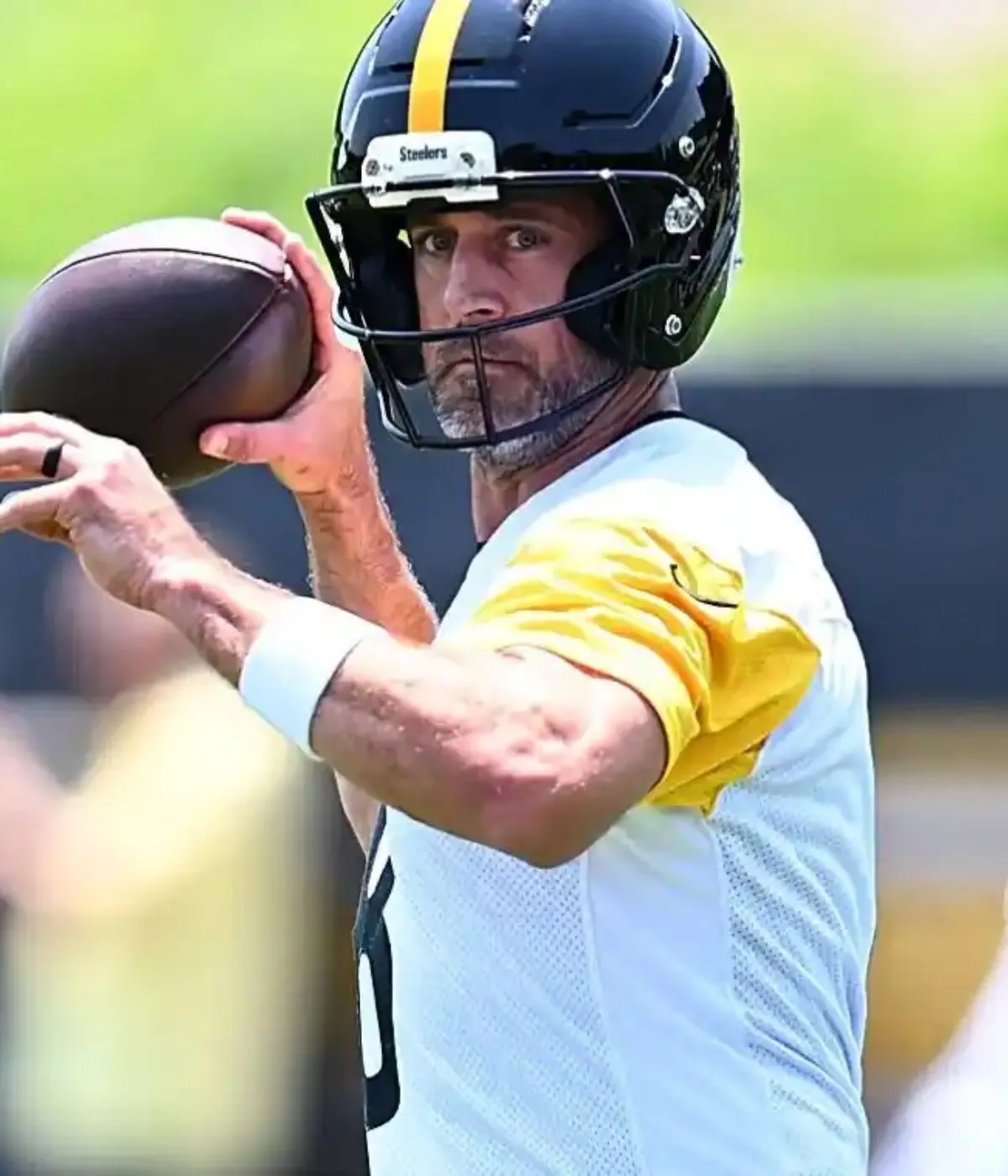 Steelers Fans Immediately Debate QB1 After Aaron Rodgers’ First Day of Camp
