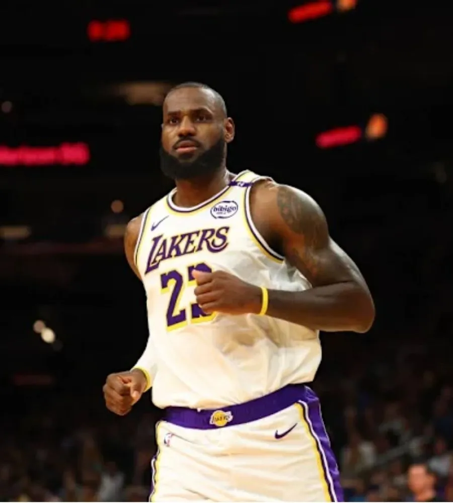 Lakers Exec Leaks Team’s True Feelings on LeBron James Staying in L.A.