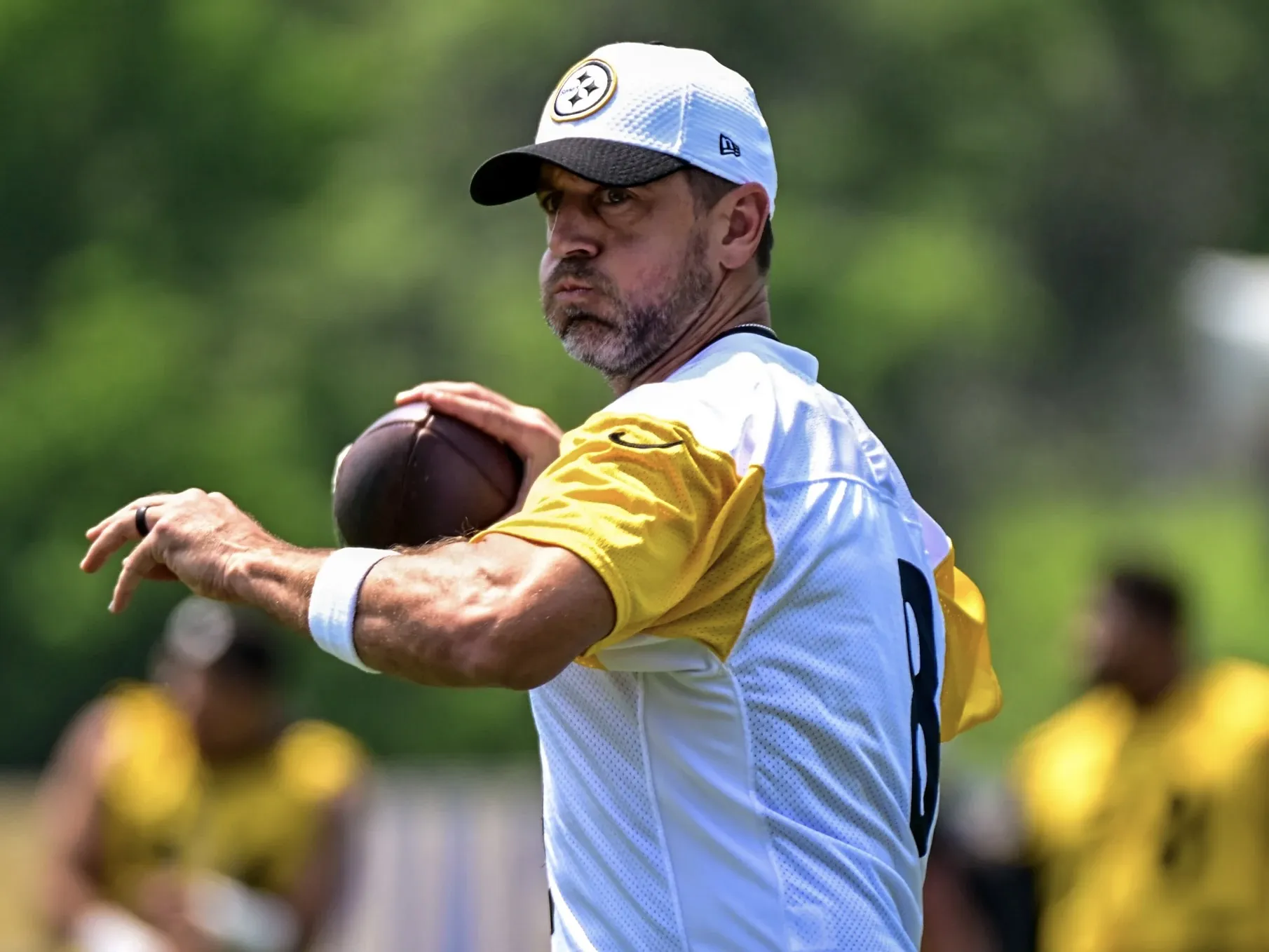 Steelers Fans Immediately Debate QB1 After Aaron Rodgers’ First Day of Camp