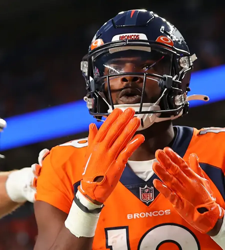 Raiders Sign Big-Bodied Former Cowboys & Broncos WR to Contract
