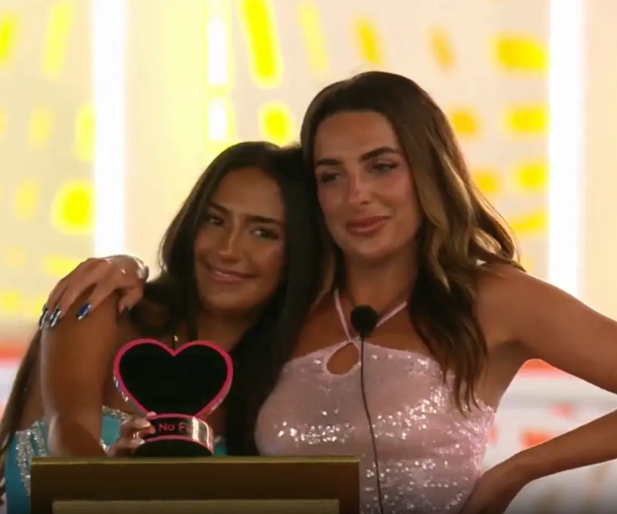 ‘We just feel like you’re playing a game…’ —  Love Island feud explodes during savage Grafties ceremony as two Islanders publicly accuse co-star of being a ‘game player’ — tensions boil over in shock acceptance speech that leaves villa reeling - suong