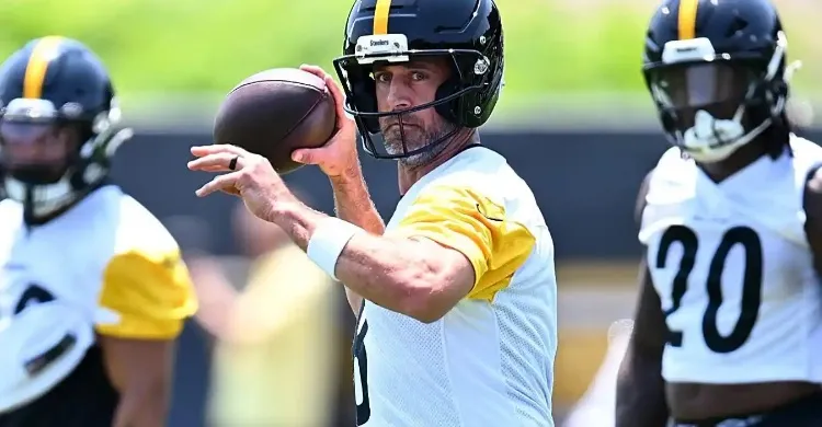Steelers Fans Immediately Debate QB1 After Aaron Rodgers’ First Day of Camp
