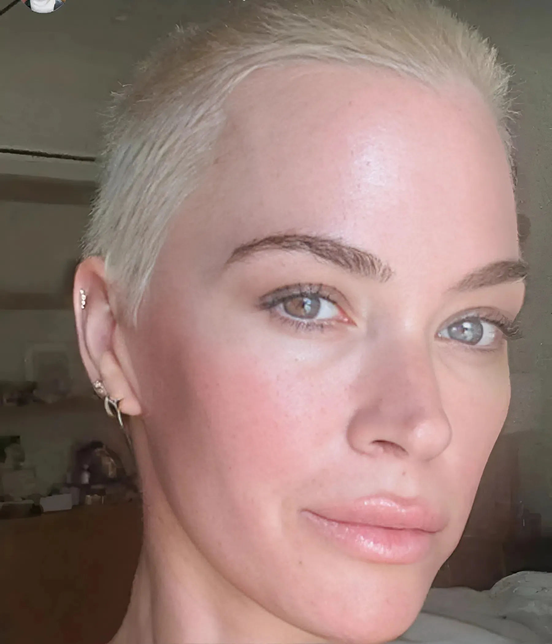 Teddi Mellencamp shows off platinum blond buzzcut amid cancer journey