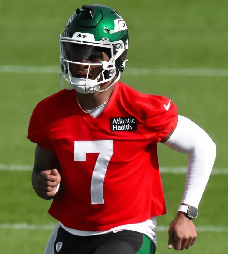 Justin Fields injury update: Jets QB videoed jogging after suffering dislocated toe