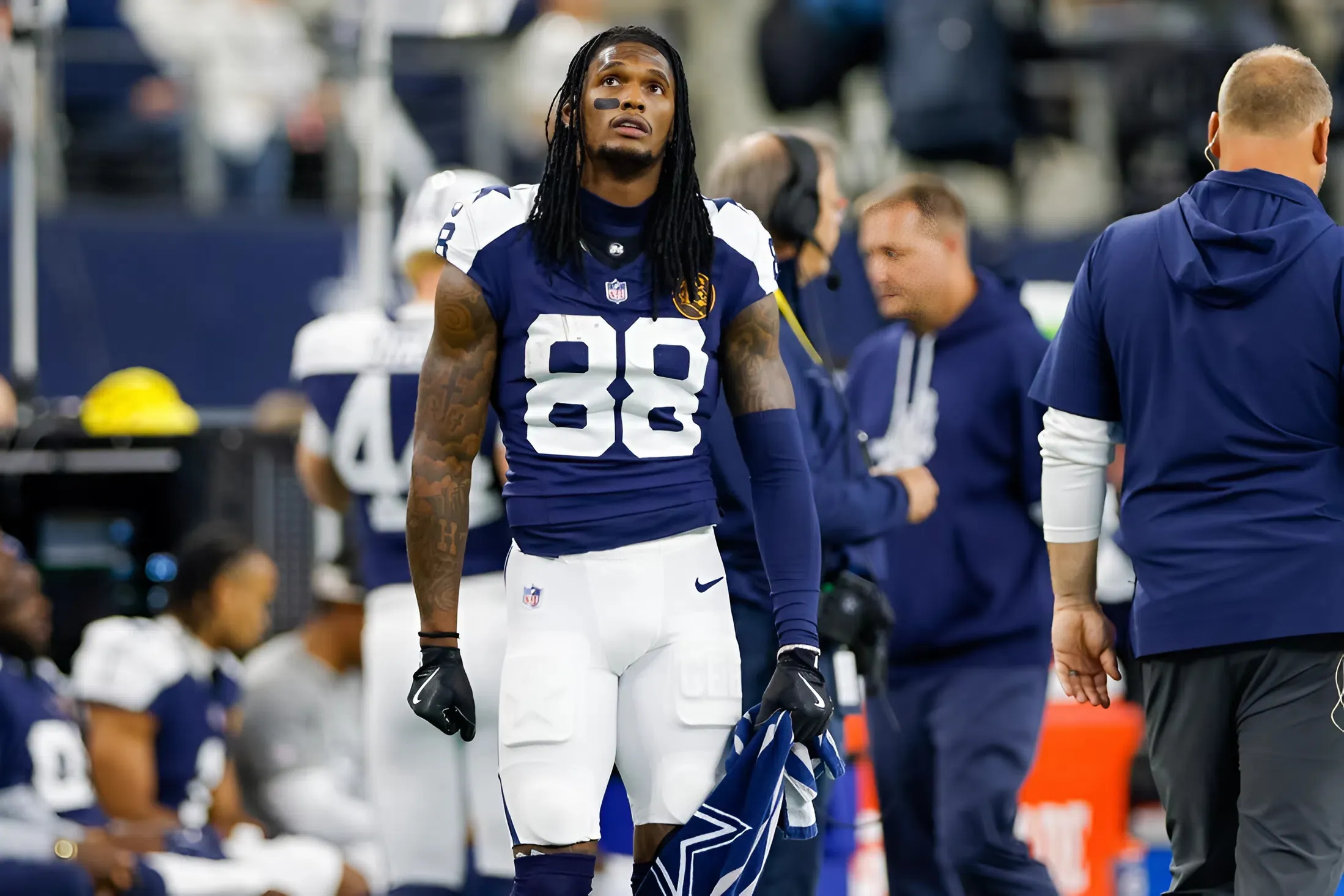 Schottenheimer Issues Threat as Cowboys In-Fighting Continues
