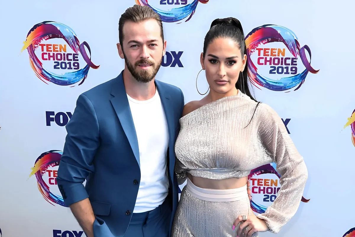 Nikki Garcia Says Artem Chigvintsev Struggled With Anger After Sudden ‘DWTS’ Cut tram