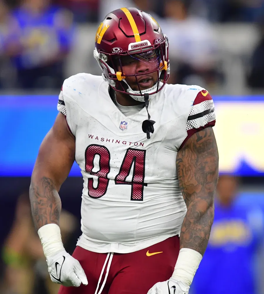 From Contract Doubts to Command Team Cornerstone: Payne’s Voice Frames Commanders’ 2025 Defensive Anthem