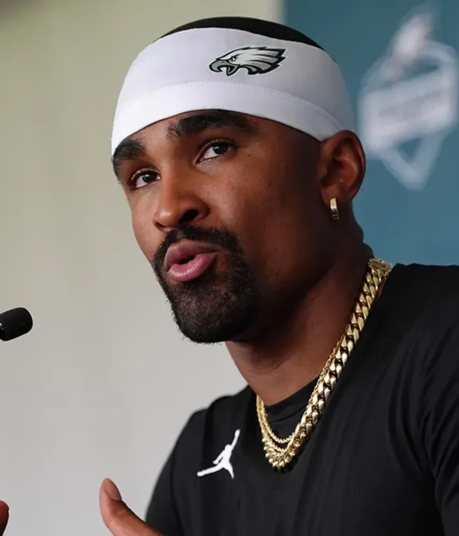 Ex-Eagles star snubs snow purists with dome verdict as Jalen Hurts eyes Super Bowl