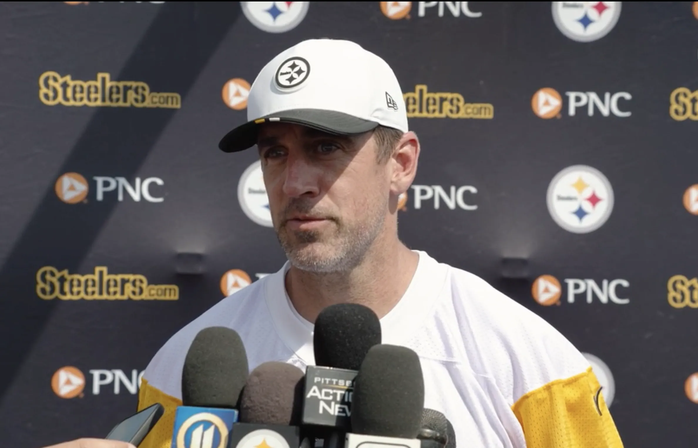 Steelers’ Aaron Rodgers Delivers Clear Message to Terry Bradshaw After Criticism