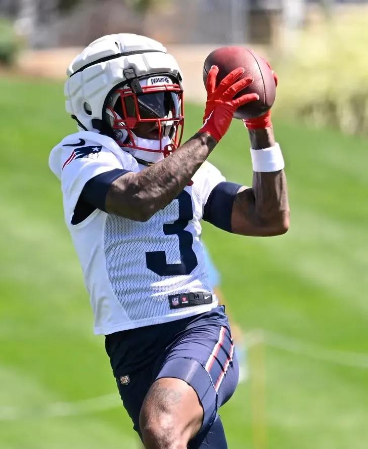 DeMario Douglas hauls in highlight reel catch from Drake Maye, continues impressive Patriots training camp