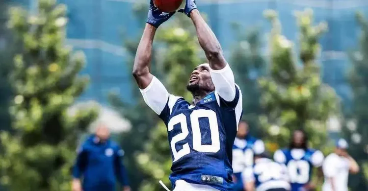 Cowboys CB Hits Incredible ‘Lion King’ Celebration With Young Fan (WATCH)