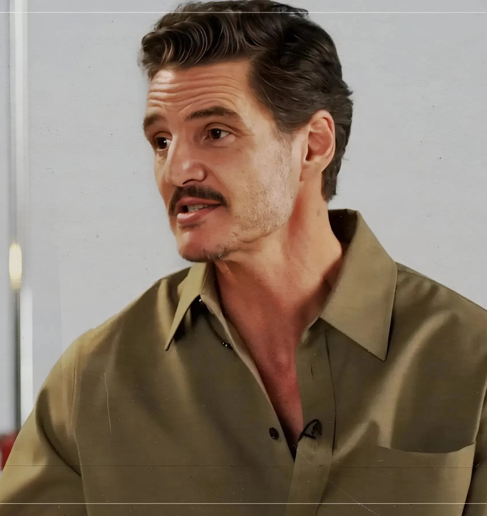The sci-fi series that instantly “hooked” Pedro Pascal: “I still can’t think of a better intro”