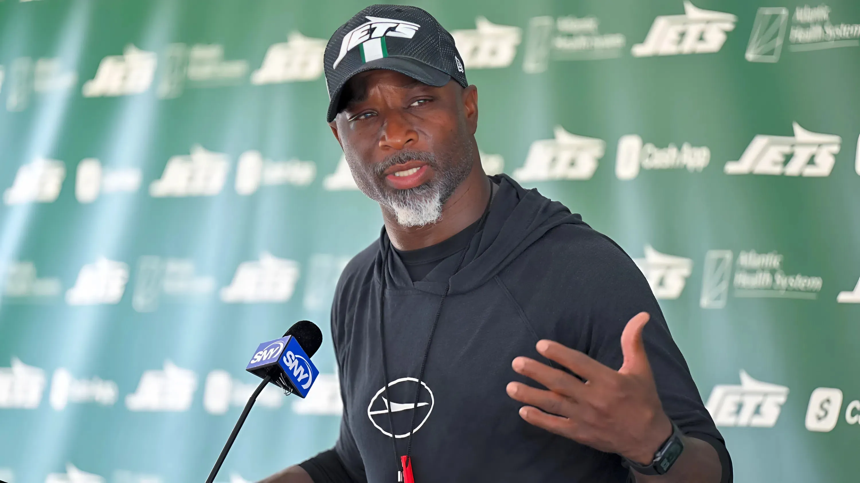 'Why Would You Say That?': Jets HC Aaron Glenn Snaps Back at Reporter for Questioning Justin Fields’ Readiness