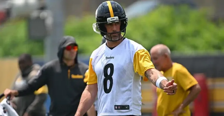 Steelers’ Aaron Rodgers Delivers Clear Message to Terry Bradshaw After Criticism