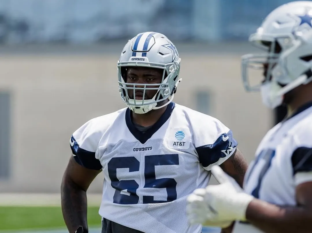Dallas Cowboys guard Robert Jones breaks bone in neck, out 2-3 months