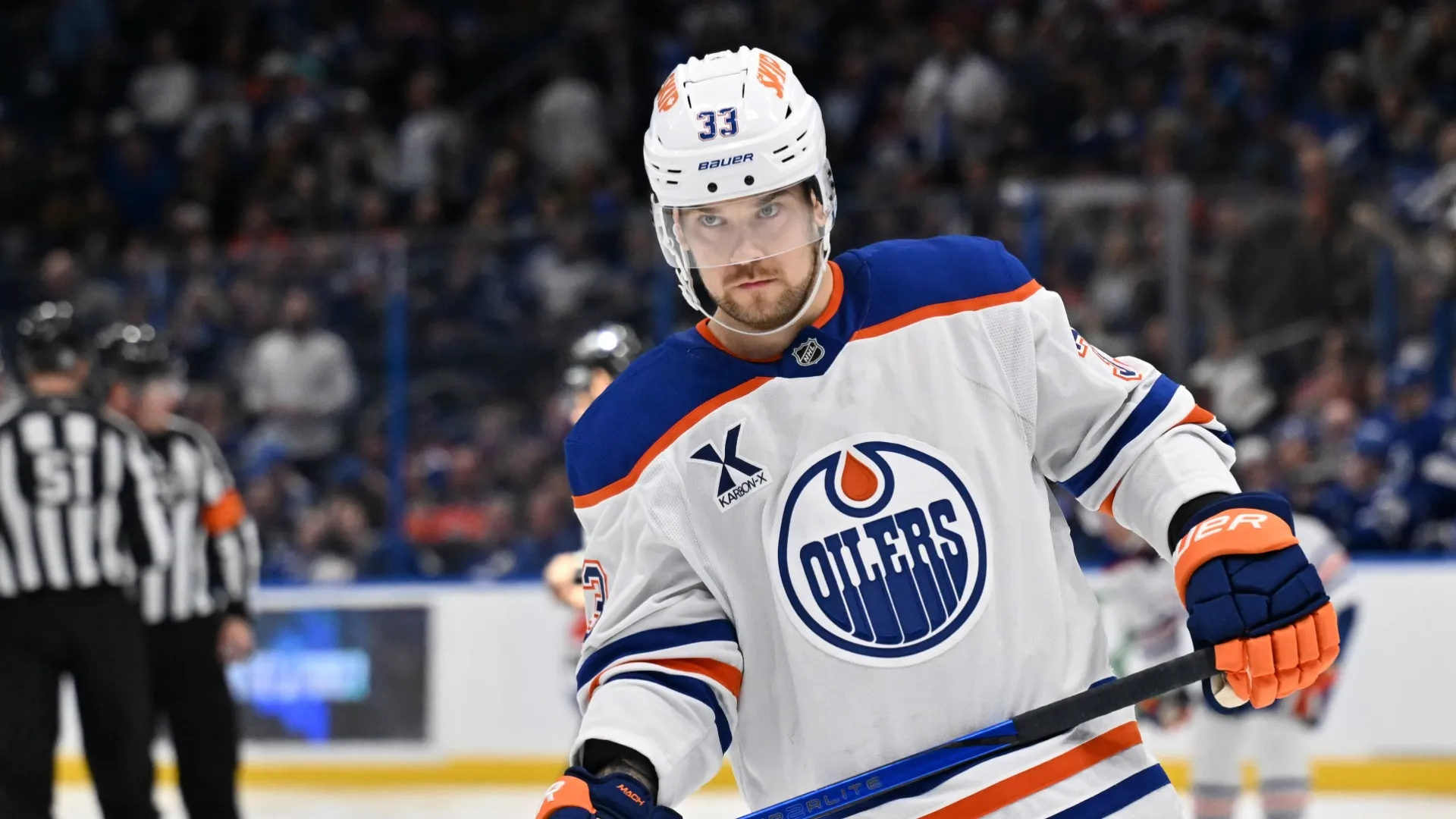 Bruins have intriguing veteran free agent forward option to fill huge void