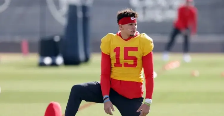 Patrick Mahomes Shows Off Sharp Look in New Chiefs Photos Patrick Mahomes Shows Off Sharp Look in New Chiefs Photos
