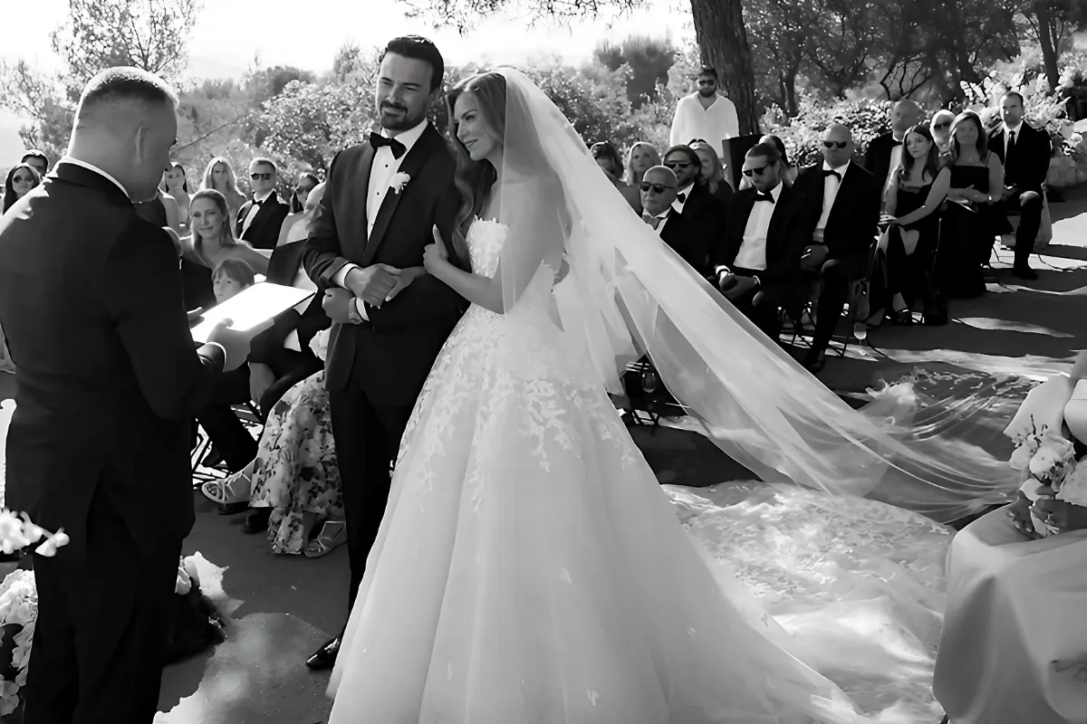 Hannah Brown Married Adam Woolard See Bachelor Nation’s Reactions and Who Attended tram