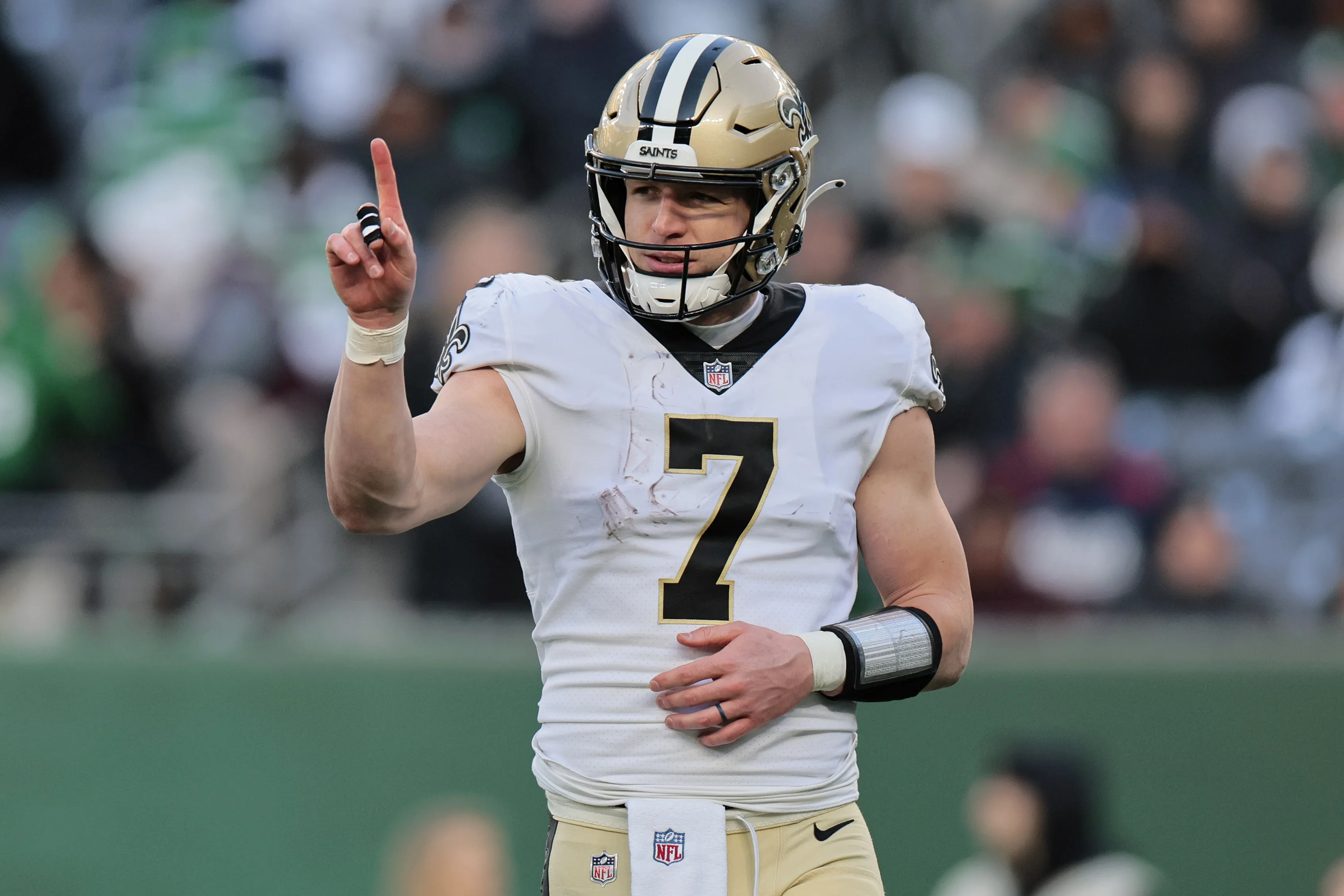 Saints fans brace for potential roster shake-up as versatile star Taysom Hill emerges as shocking $10M cut candidate