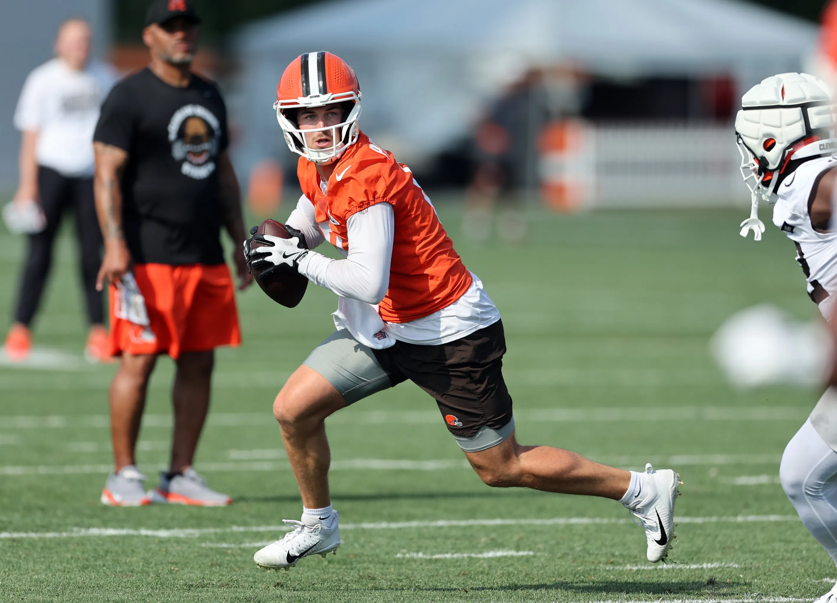 Browns Deliver Bad News on Kenny Pickett