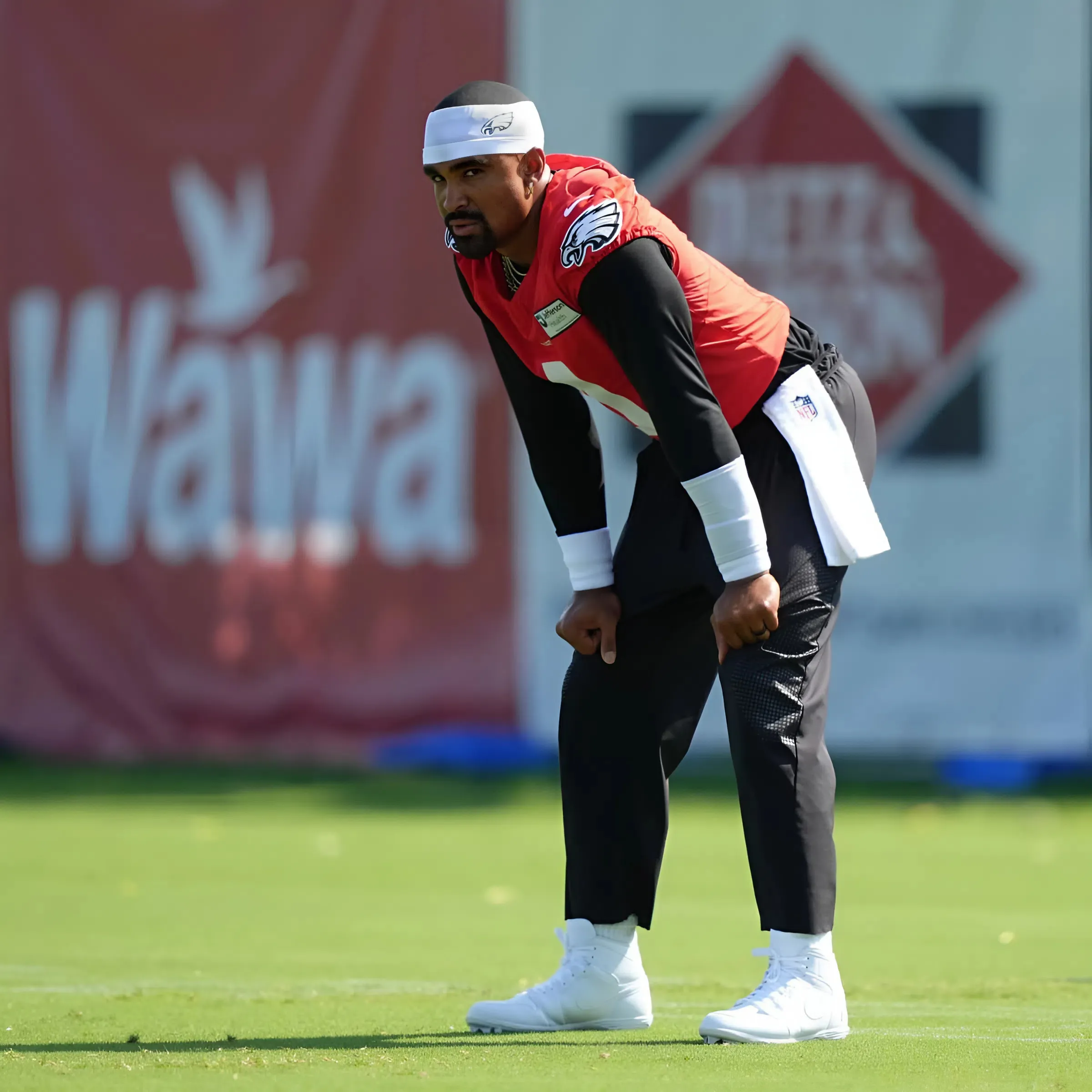 Jalen Hurts throws his first interception of the Eagles' 2025 NFL training camp