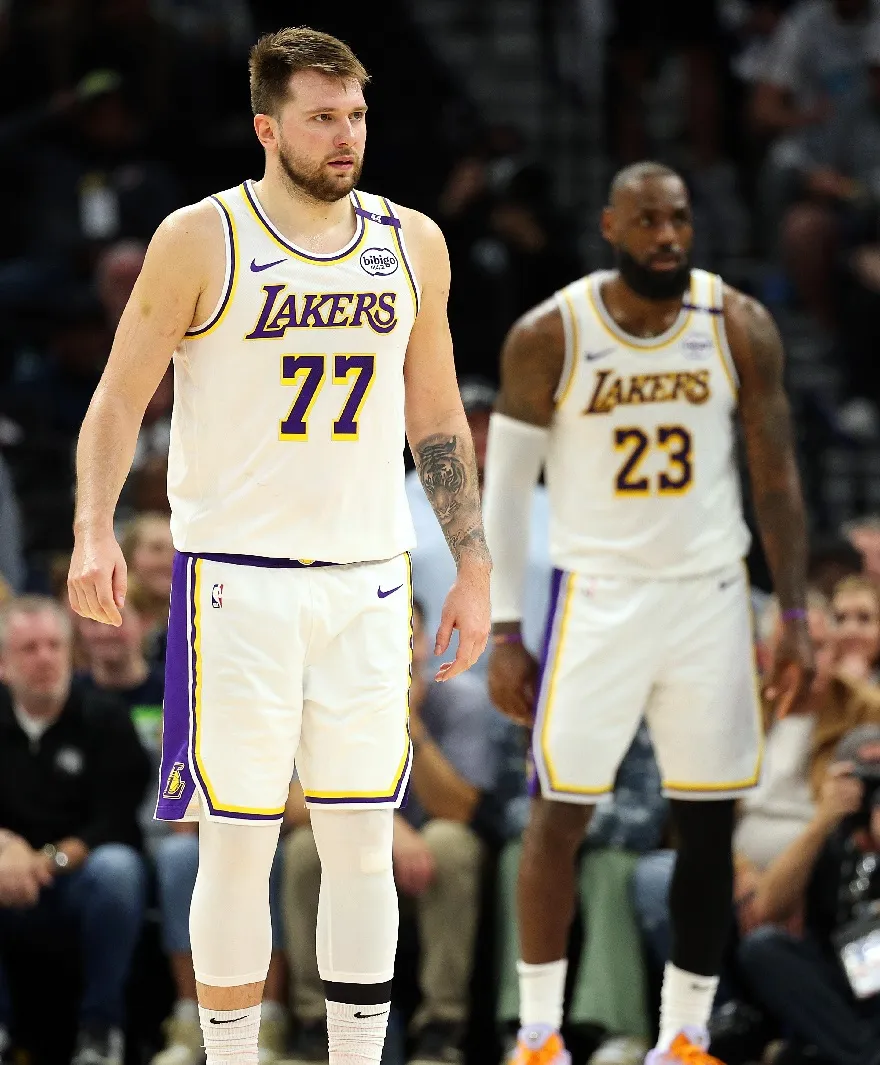 Lakers’ Luka Doncic makes insane seated shot at Dyckman Park